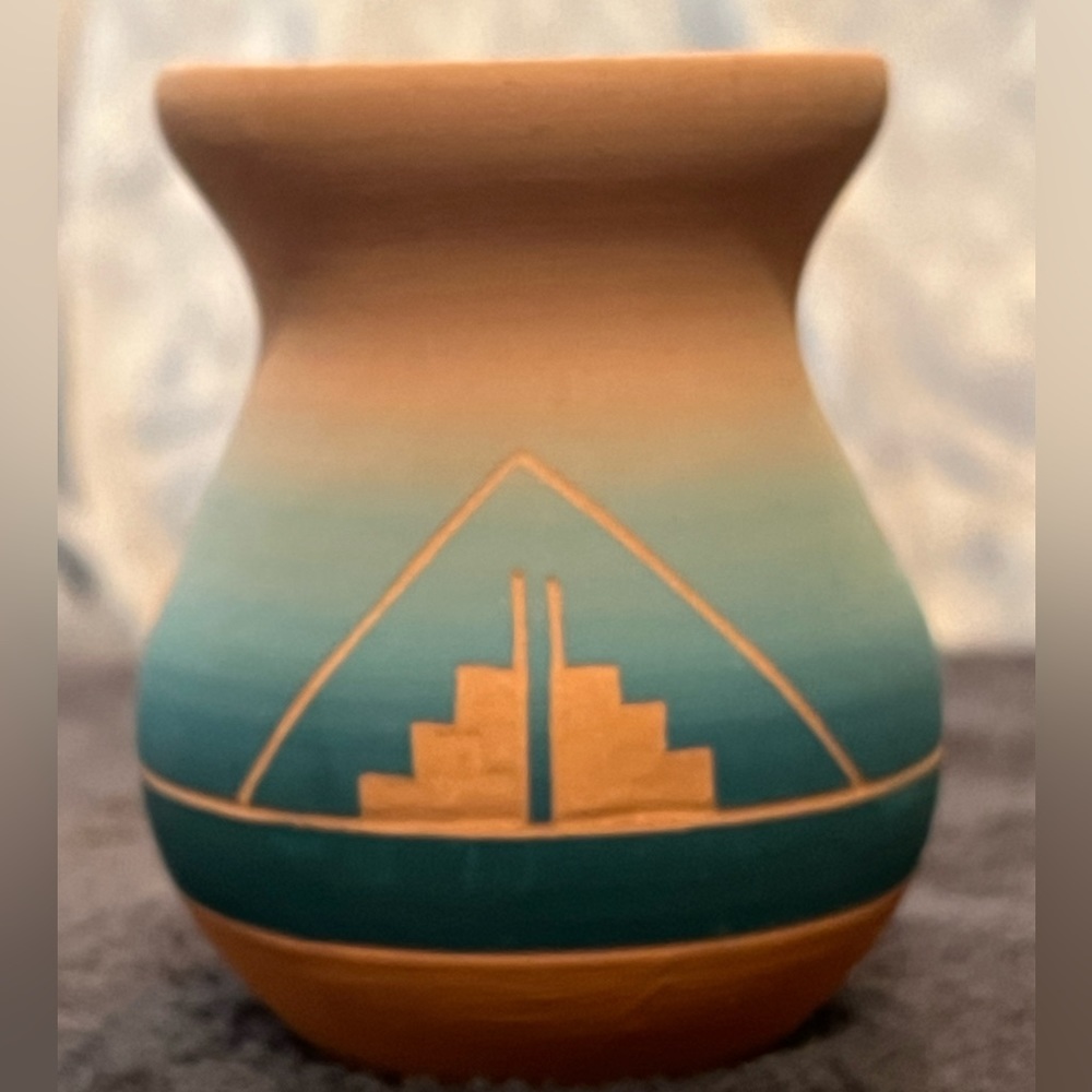 Vintage SIGNED Sioux Lakota Pottery/Vase Teal/green Ombre Clay Native American